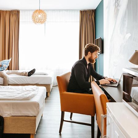 The Hague Teleport Hotel Екстериор снимка