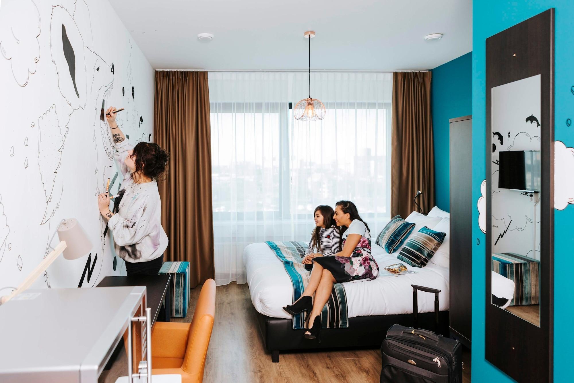The Hague Teleport Hotel Екстериор снимка