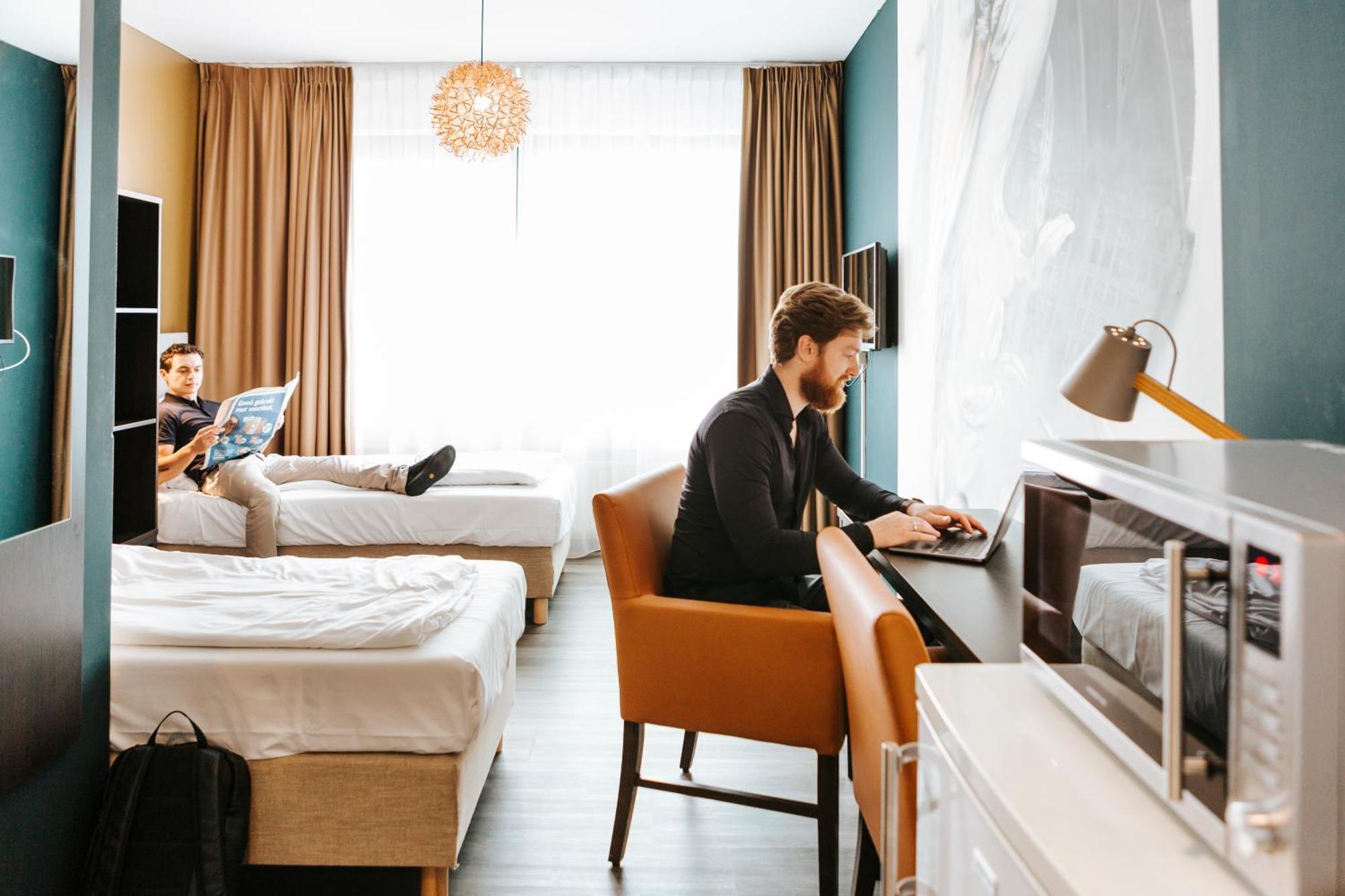 The Hague Teleport Hotel Екстериор снимка