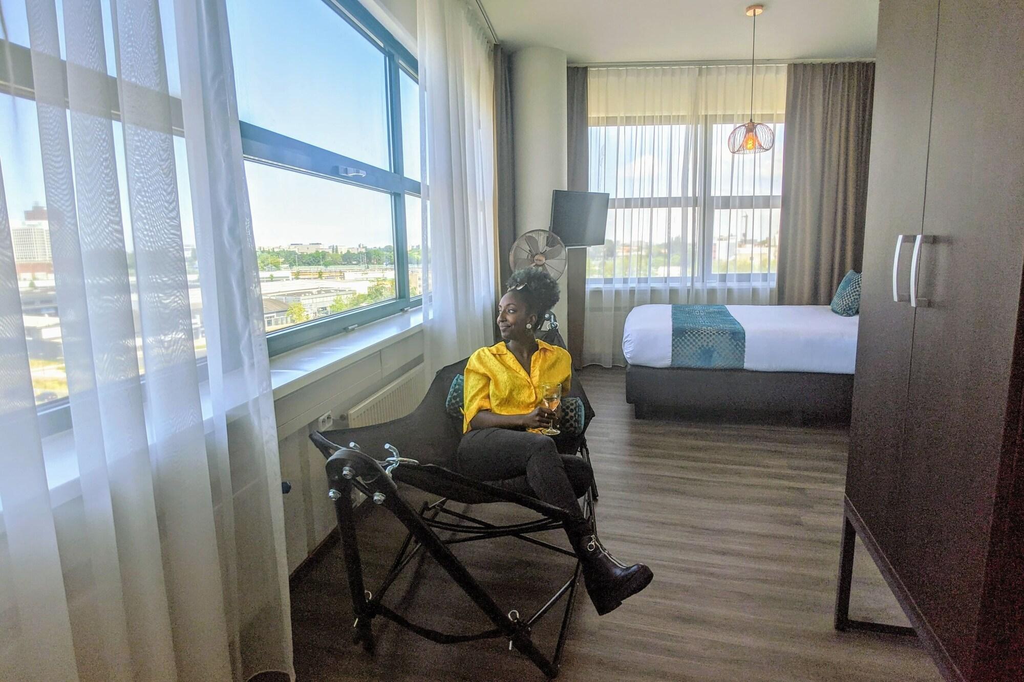 The Hague Teleport Hotel Екстериор снимка