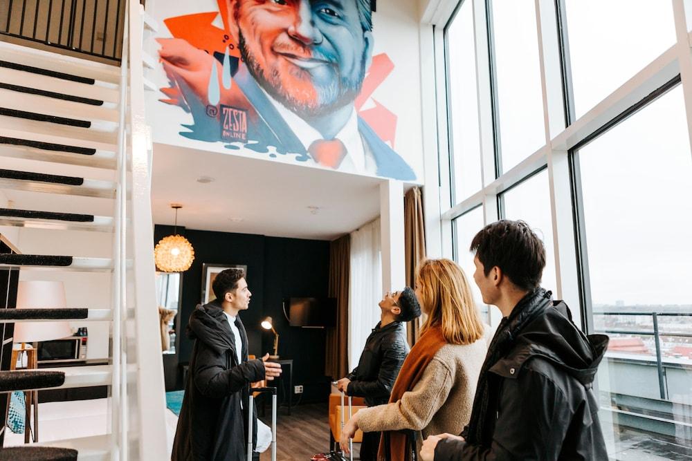 The Hague Teleport Hotel Екстериор снимка